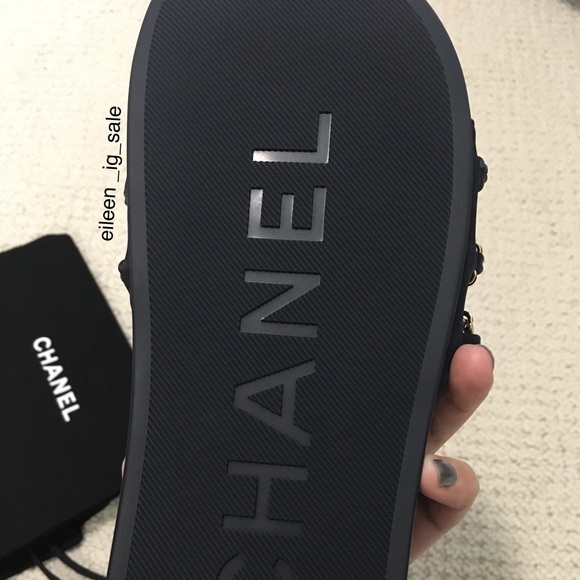 SOLD❌💯Authentic* CHANEL MULES SLIDES IN NAVY - Picture 4 of 7